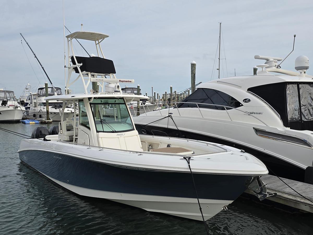 2015 Boston Whaler 350 Outrage