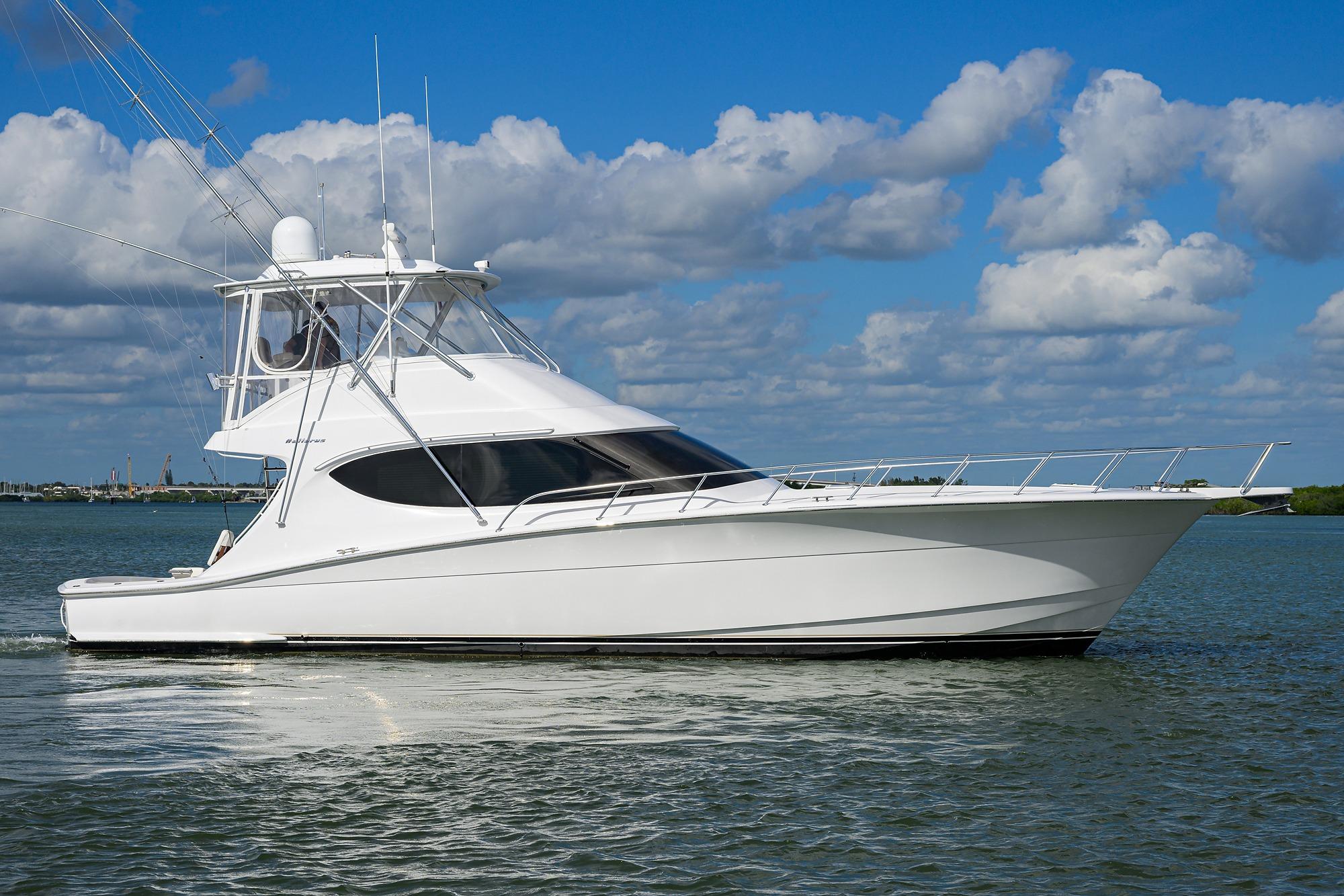 2017 HATTERAS 54 GT54